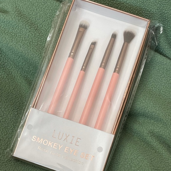 Luxie Other - LUXIE SMOKEY EYE BRUSH SET